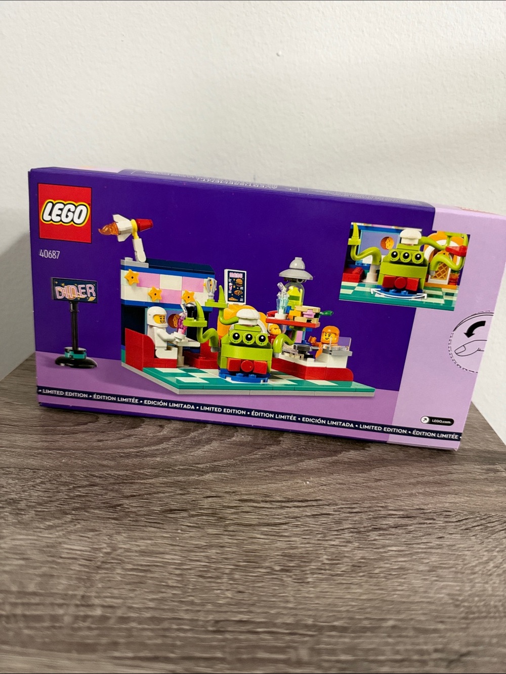 LEGO 40687 Alien Space Diner NWT NIB
